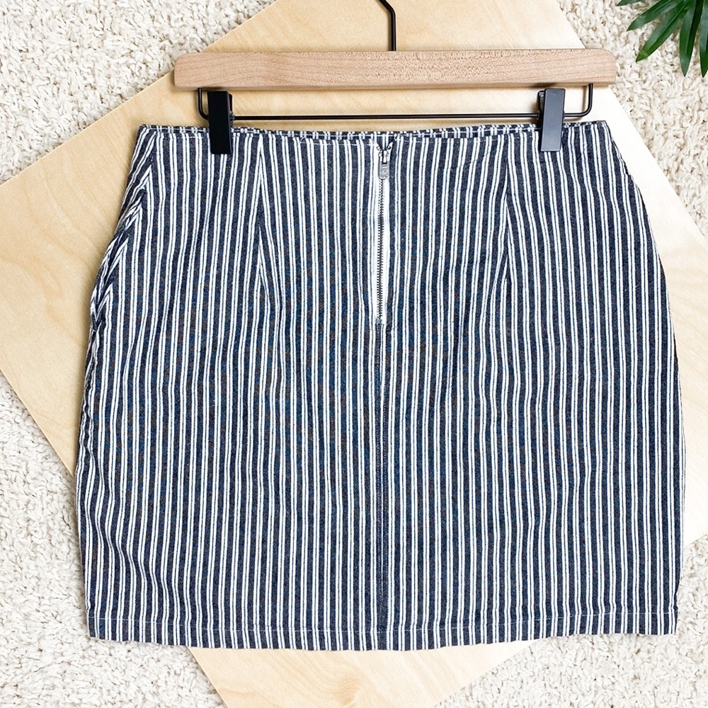 HOLLISTER Ultra High Rise Mini Skirt - Picture 4 of 8